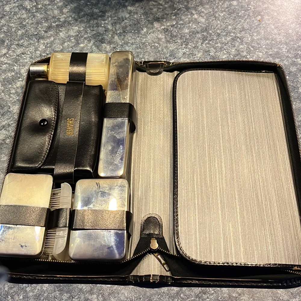Vintage men's grooming kit -1950s??
